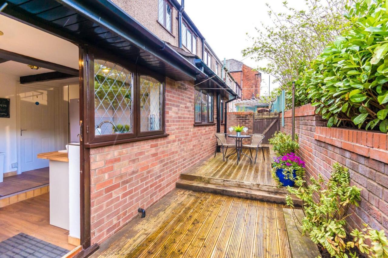 Sunshine Cottage By Happy Sunshine Stay Golborne Exterior photo