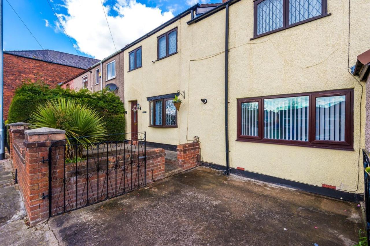 Sunshine Cottage By Happy Sunshine Stay Golborne Exterior photo